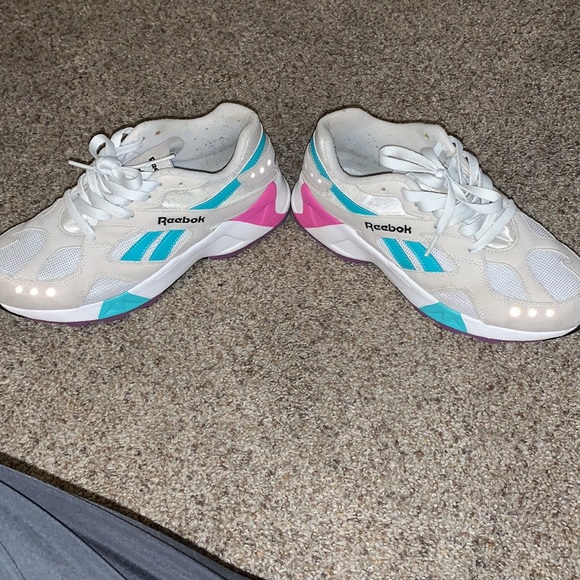 Men Reeboks - Picture 6 of 7